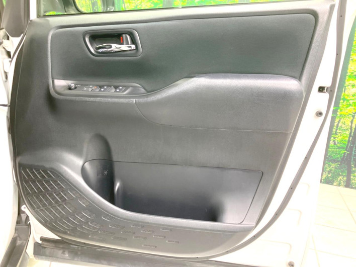 2017 Toyota Noah DBA-ZRR80W (UW-69f0222df055e)[18]