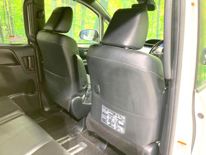 2017 Toyota Noah DBA-ZRR80W (UW-69f0222df055e)[17]