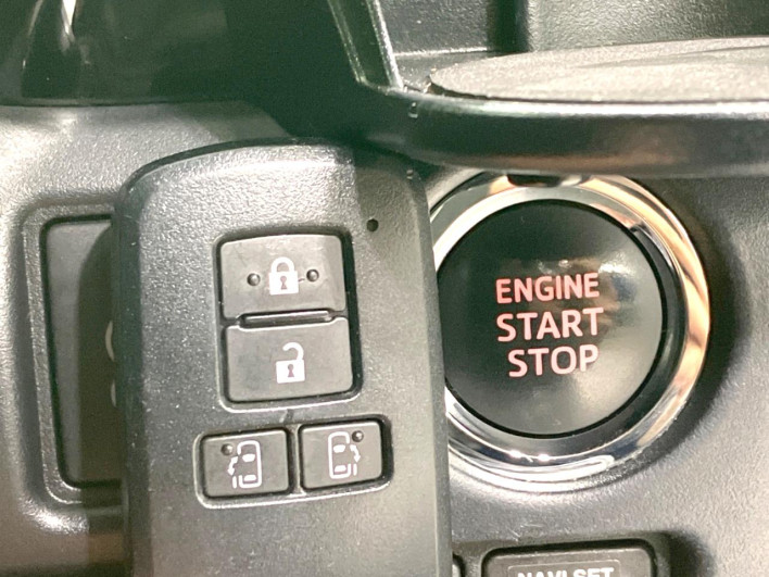 2017 Toyota Noah DBA-ZRR80W (UW-69f0222df055e)[20]