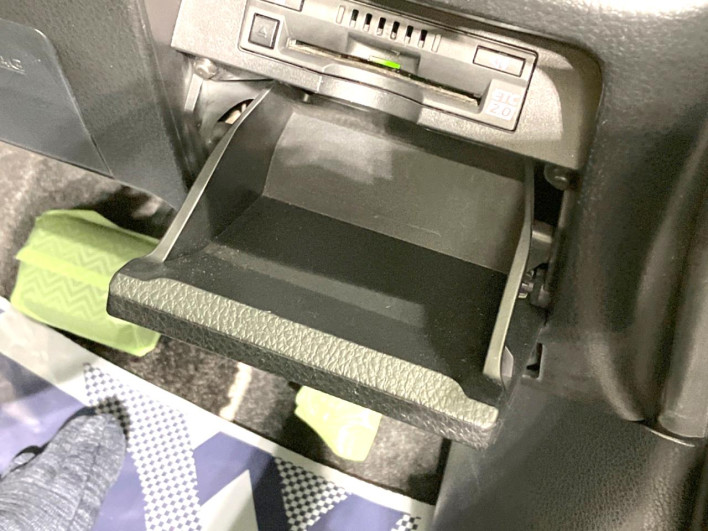 2017 Toyota Noah DBA-ZRR80W (UW-69f0222df055e)[28]