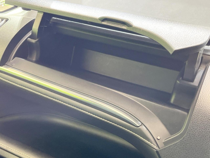 2017 Toyota Esquire DBA-ZRR80G (UW-69f0222e60d82)[28]