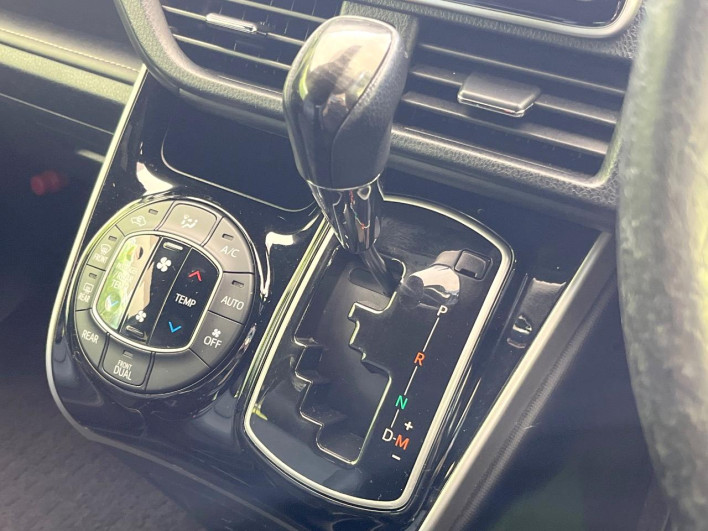 2017 Toyota Esquire DBA-ZRR80G (UW-69f0222e60d82)[25]