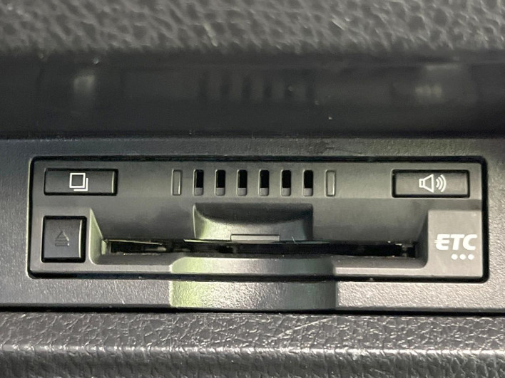 2017 Toyota Esquire DBA-ZRR80G (UW-69f0222e60d82)[19]