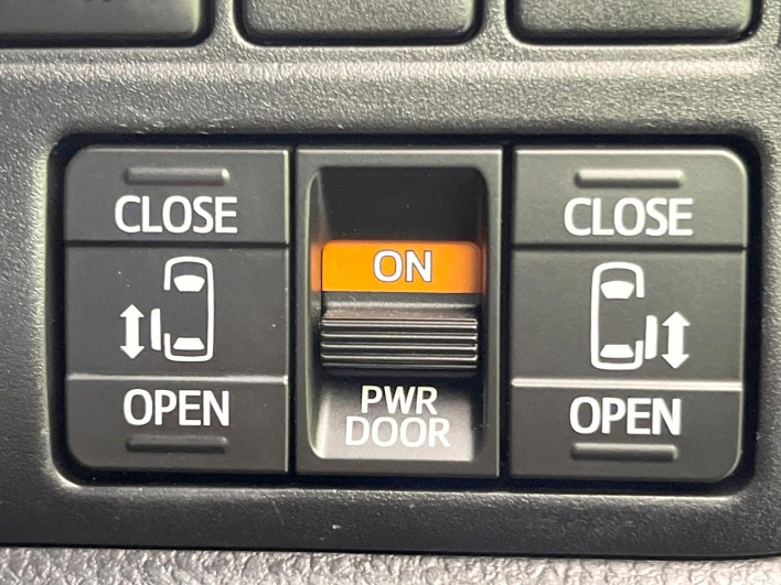 2017 Toyota Esquire DBA-ZRR80G (UW-69f0222e60d82)[18]