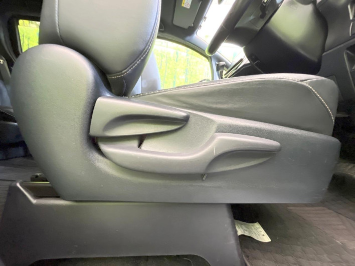 2017 Toyota Esquire DBA-ZRR80G (UW-69f0222e60d82)[15]