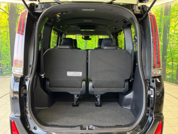 2018 Toyota Noah DBA-ZRR80W (UW-69f0222f24cf0)[12]