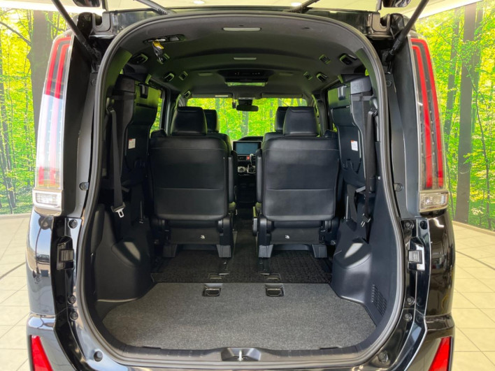 2018 Toyota Noah DBA-ZRR80W (UW-69f0222f24cf0)[13]