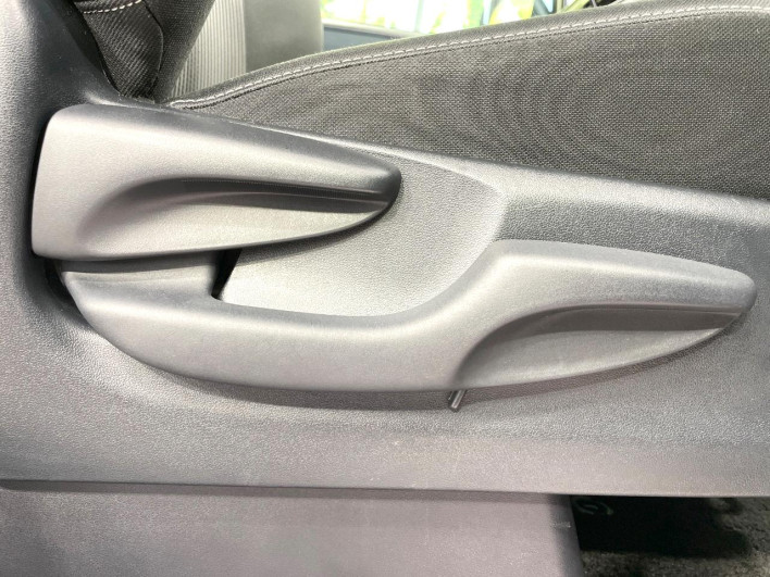 2019 Toyota Voxy DBA-ZRR80W (UW-69f0222fce670)[27]