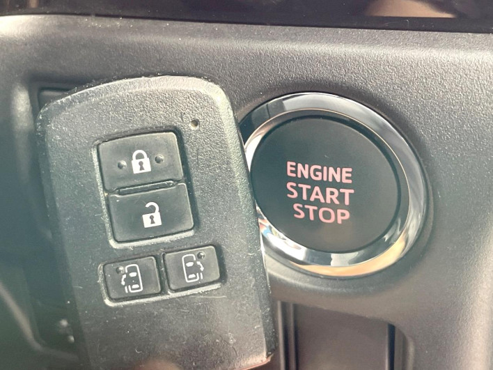 2019 Toyota Voxy DBA-ZRR80W (UW-69f0222fce670)[21]