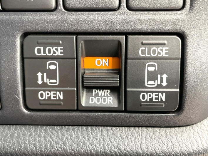 2019 Toyota Voxy DBA-ZRR80W (UW-69f0222fce670)[25]