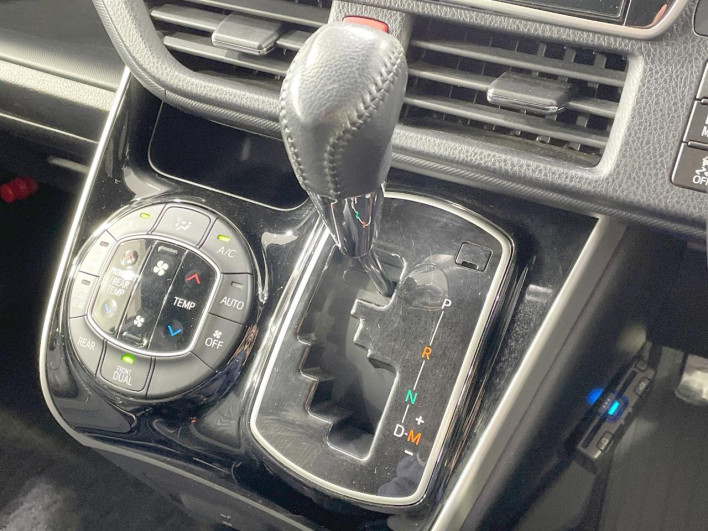 2019 Toyota Voxy DBA-ZRR85W (UW-69f022316e2bf)[26]