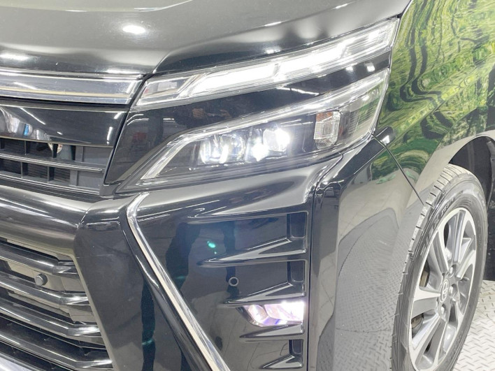 2019 Toyota Voxy DBA-ZRR85W (UW-69f022316e2bf)[18]