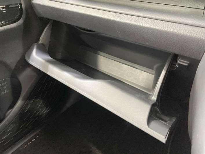 2019 Toyota Voxy DBA-ZRR85W (UW-69f022316e2bf)[27]