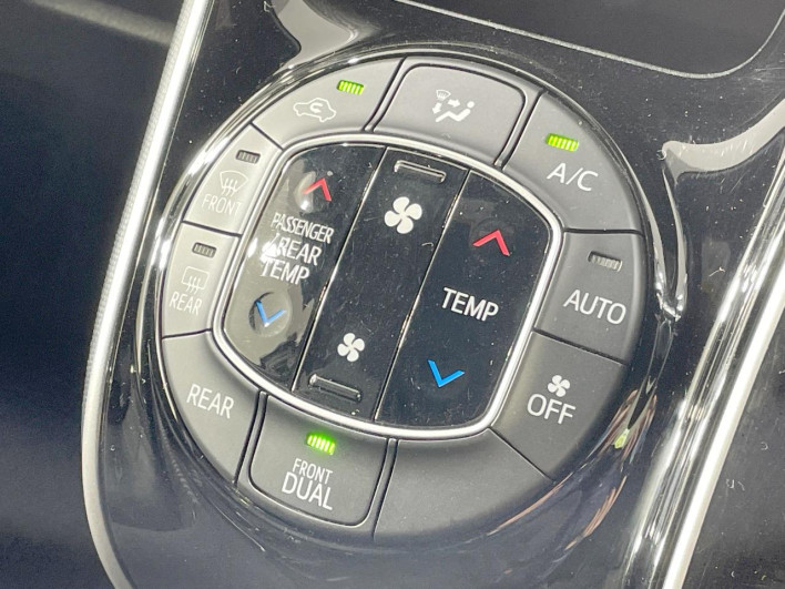 2019 Toyota Voxy DBA-ZRR85W (UW-69f022316e2bf)[25]