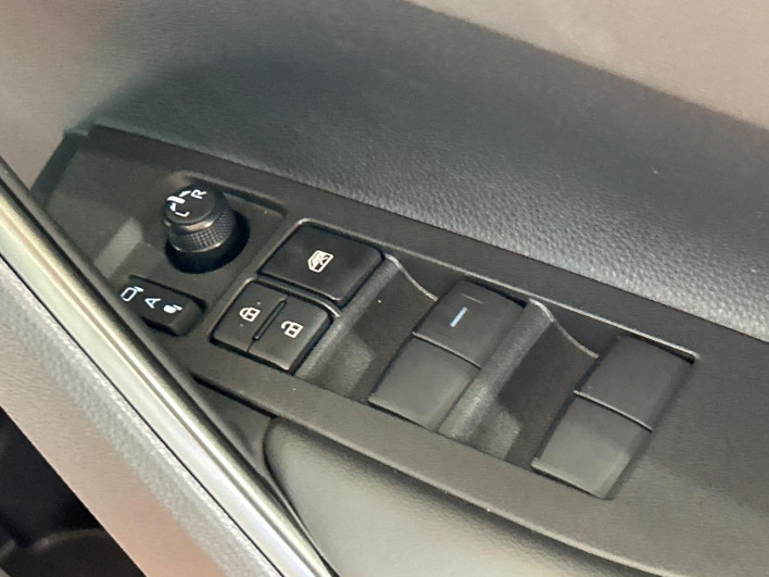 2025 Toyota Corolla Cross 6AA-ZVG13 (UW-69f022366b6be)[12]