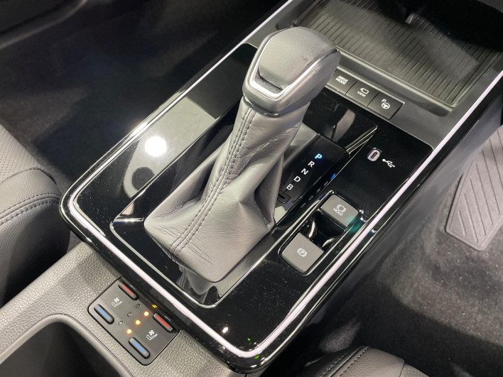 2026 Toyota Corolla Cross 6AA-ZVG13 (UW-69f02236edc16)[12]