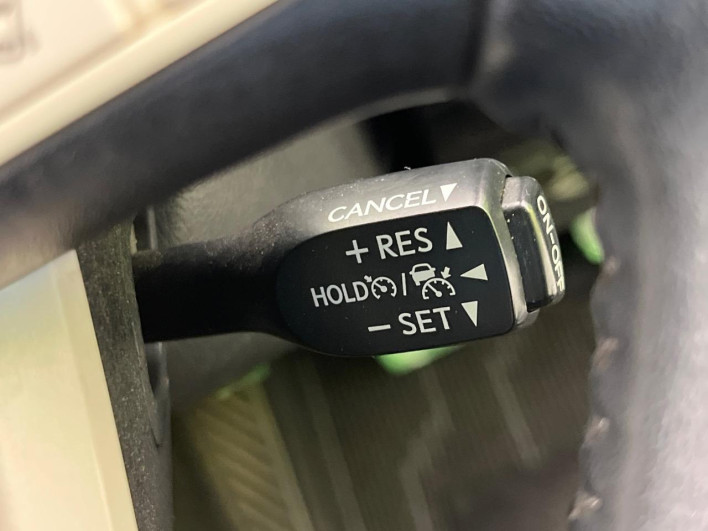 2017 Toyota Prius DAA-ZVW50 (UW-69f0223b4eb57)[14]