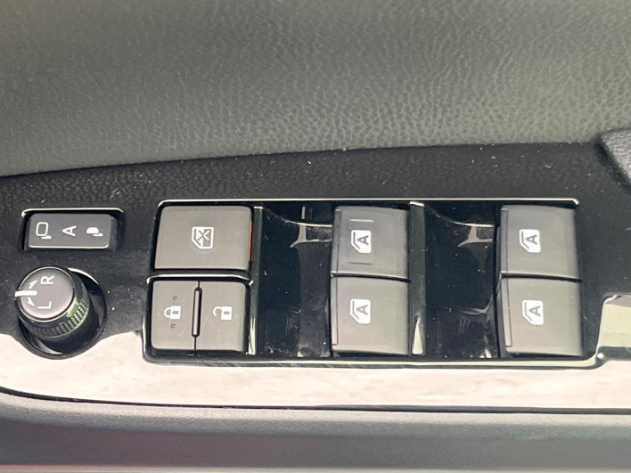 2017 Toyota Prius DAA-ZVW50 (UW-69f0223b81f7f)[13]