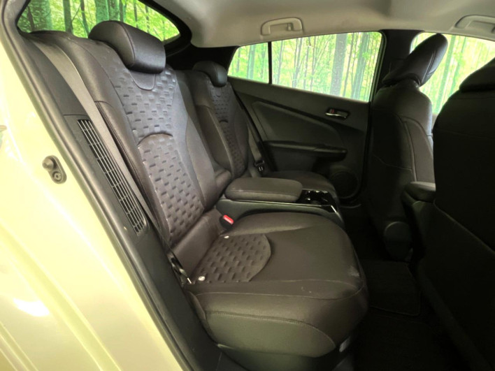 2017 Toyota Prius PHV DLA-ZVW52 (UW-69f0223eecf53)[16]