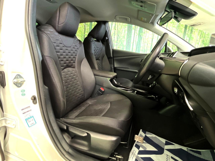 2017 Toyota Prius PHV DLA-ZVW52 (UW-69f0223eecf53)[15]