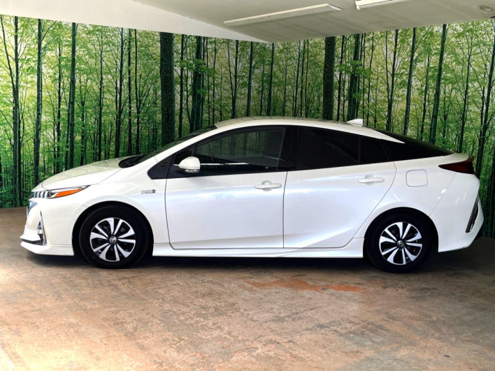 2017 Toyota Prius PHV DLA-ZVW52 (UW-69f0223eecf53)[8]