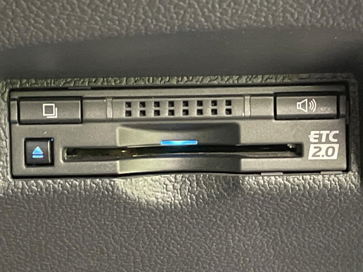 2018 Toyota Prius PHV DLA-ZVW52 (UW-69f0223f701f0)[26]