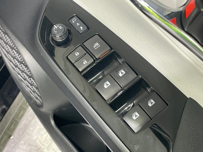 2018 Toyota Prius PHV DLA-ZVW52 (UW-69f0223f701f0)[22]