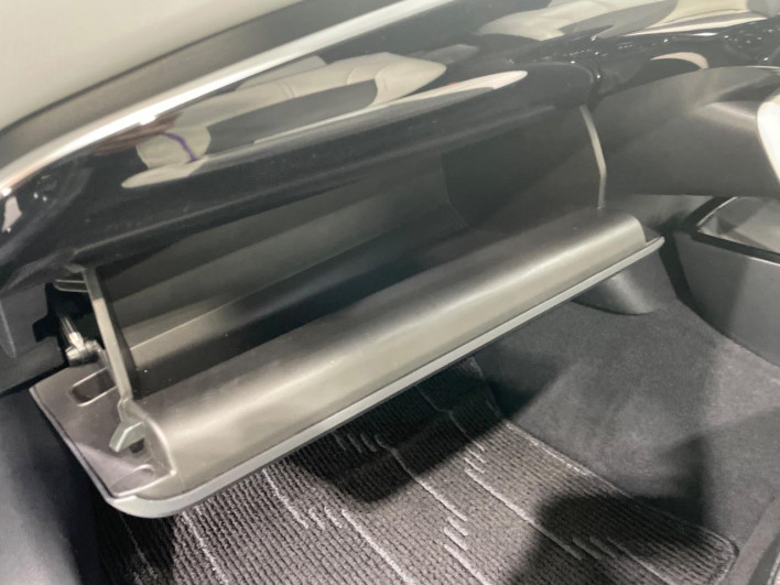 2018 Toyota Prius PHV DLA-ZVW52 (UW-69f0223f701f0)[10]