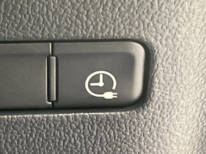 2018 Toyota Prius PHV DLA-ZVW52 (UW-69f0223f701f0)[24]