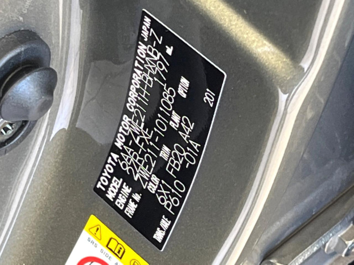 2018 Toyota Corolla Sport 6AA-ZWE211H (UW-69f0223fc7cc9)[1]