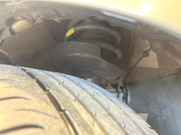 2018 Toyota Corolla Sport 6AA-ZWE211H (UW-69f0223fc7cc9)[25]