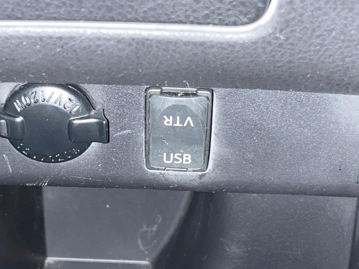 2014 Toyota Noah DAA-ZWR80G (UW-69f02240c937d)[28]