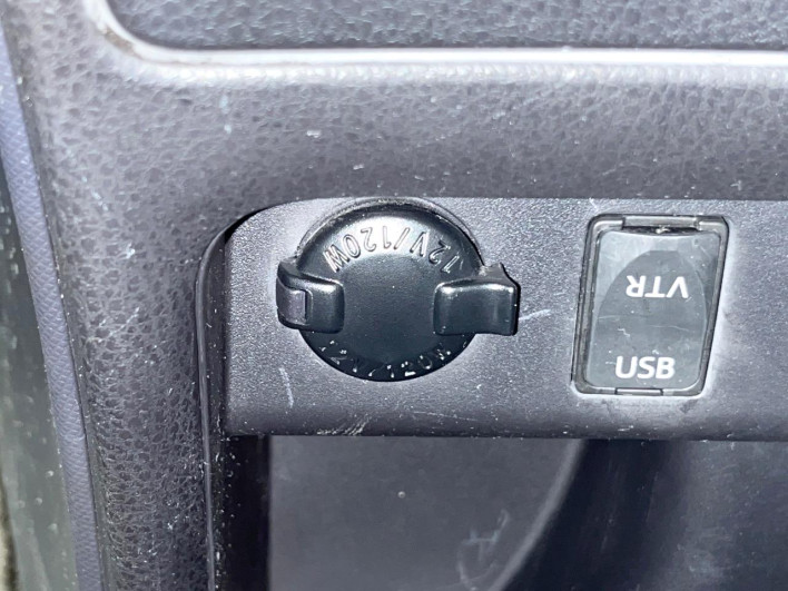 2014 Toyota Noah DAA-ZWR80G (UW-69f02240c937d)[27]