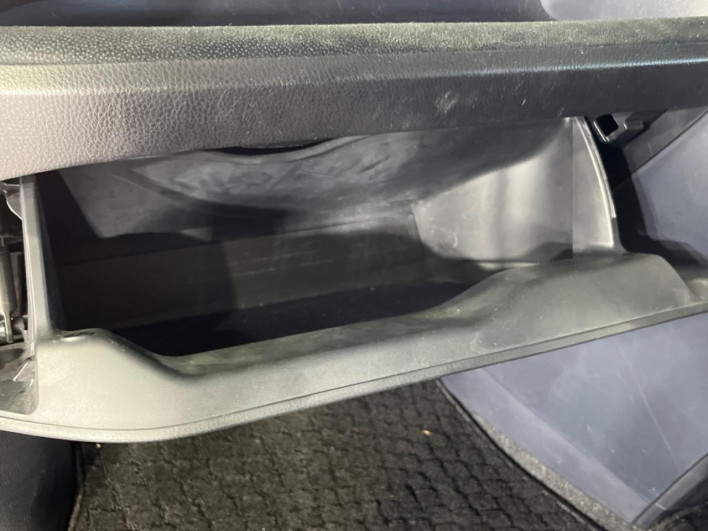 2015 Toyota Voxy DAA-ZWR80G (UW-69f02240cd060)[25]