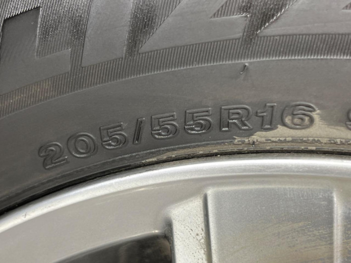 2015 Toyota Voxy DAA-ZWR80G (UW-69f02240cd060)[14]