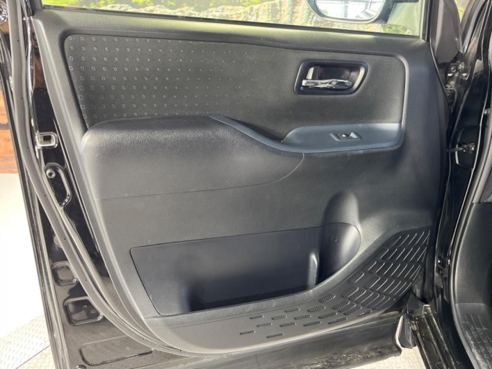 2015 Toyota Voxy DAA-ZWR80G (UW-69f02240cd060)[27]