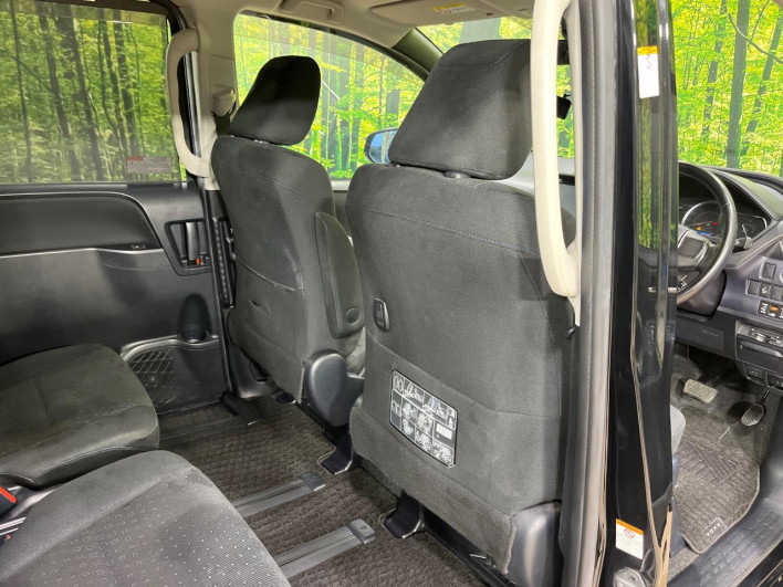 2015 Toyota Voxy DAA-ZWR80G (UW-69f0224172473)[14]