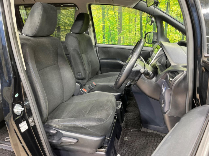 2015 Toyota Voxy DAA-ZWR80G (UW-69f0224172473)[18]