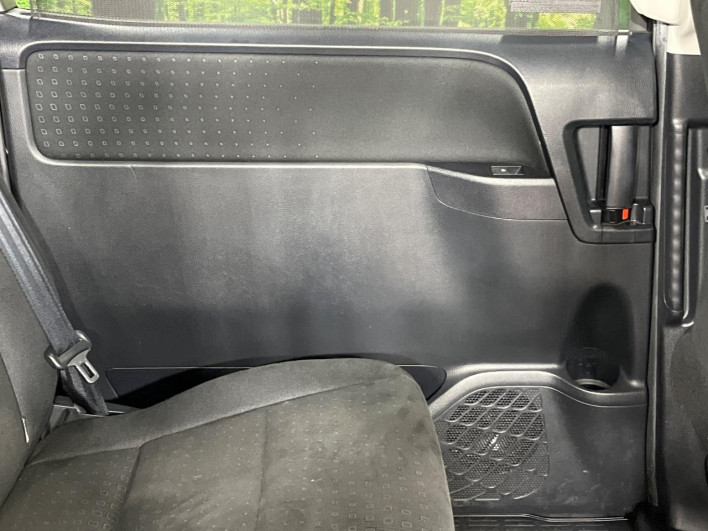 2015 Toyota Voxy DAA-ZWR80G (UW-69f0224172473)[15]