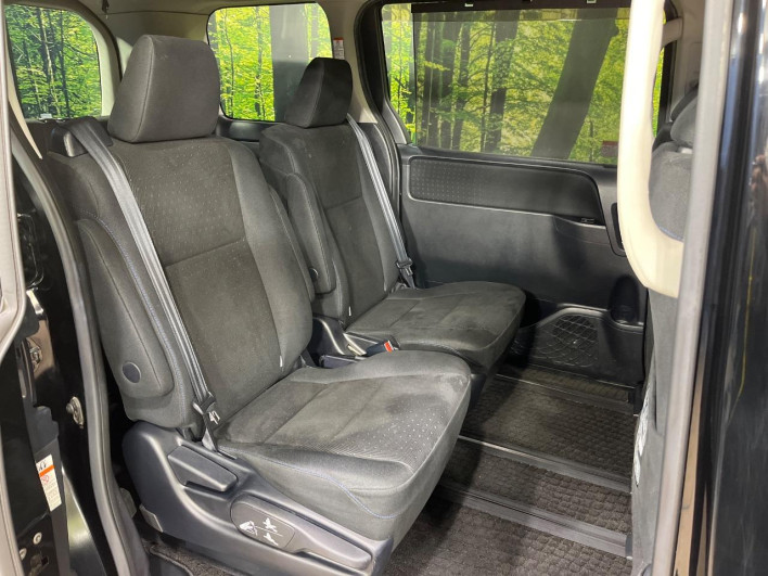 2015 Toyota Voxy DAA-ZWR80G (UW-69f0224172473)[17]