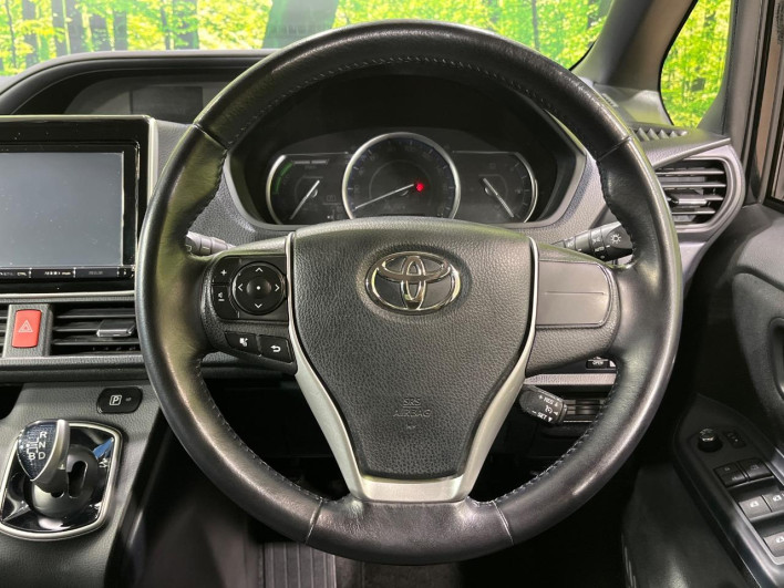 2015 Toyota Voxy DAA-ZWR80G (UW-69f0224172473)[26]