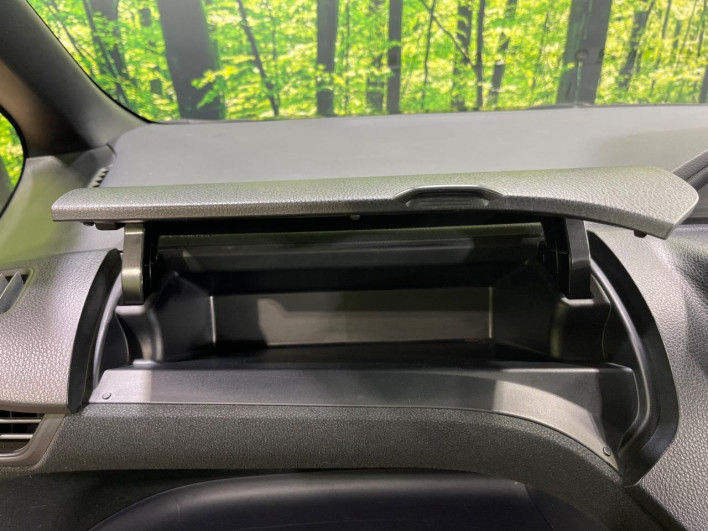 2015 Toyota Voxy DAA-ZWR80G (UW-69f0224172473)[21]