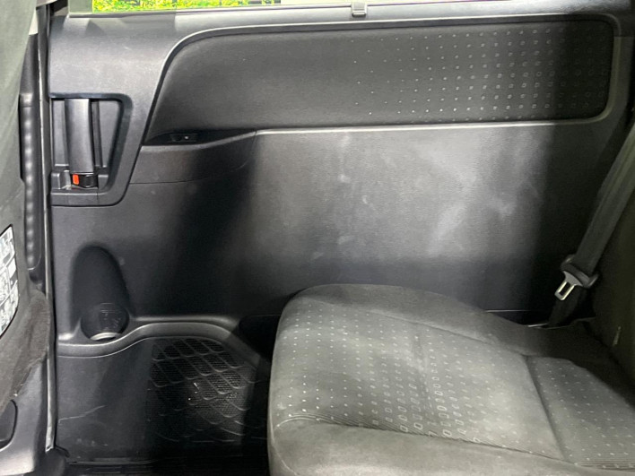 2015 Toyota Voxy DAA-ZWR80G (UW-69f0224172473)[23]