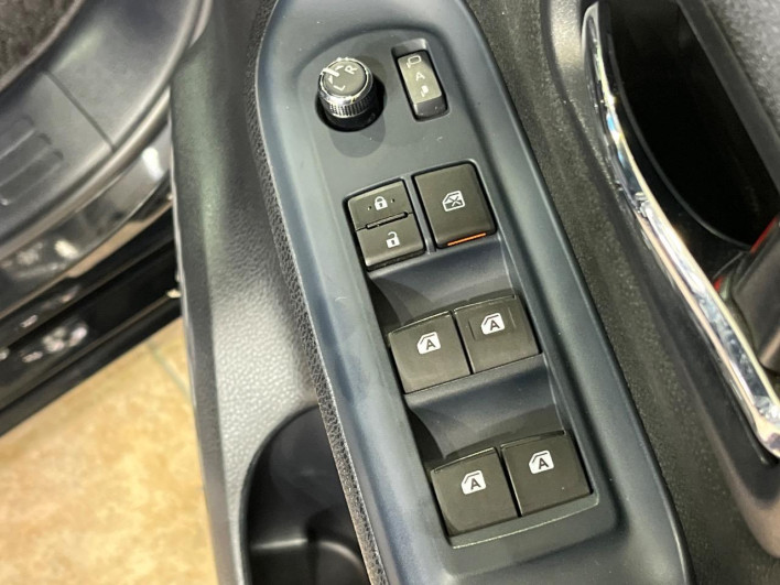 2015 Toyota Voxy DAA-ZWR80G (UW-69f0224172473)[12]