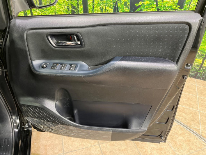 2015 Toyota Voxy DAA-ZWR80G (UW-69f0224172473)[11]