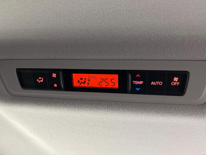 2015 Toyota Voxy DAA-ZWR80G (UW-69f022419412c)[23]