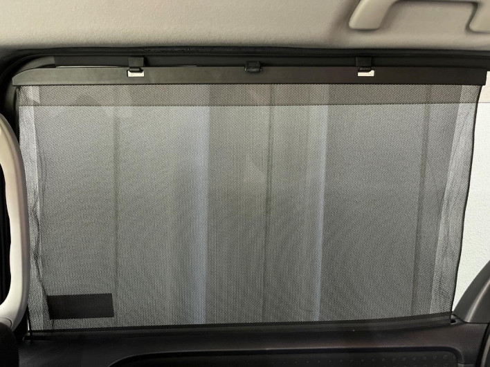 2015 Toyota Voxy DAA-ZWR80G (UW-69f022419412c)[29]