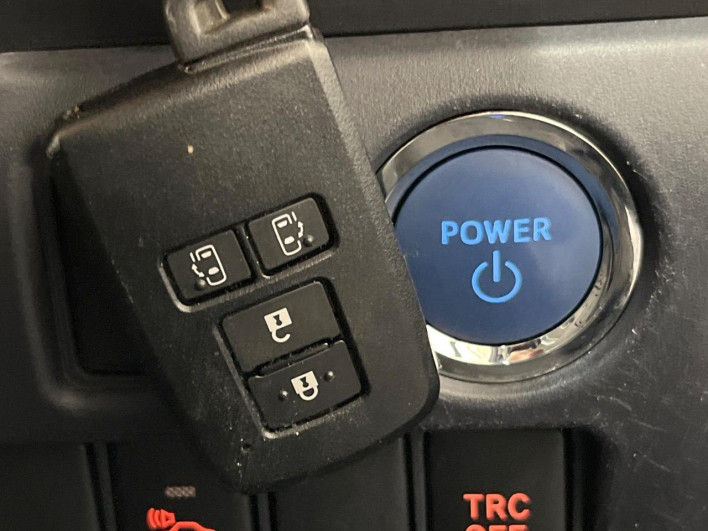 2015 Toyota Voxy DAA-ZWR80G (UW-69f022419412c)[16]