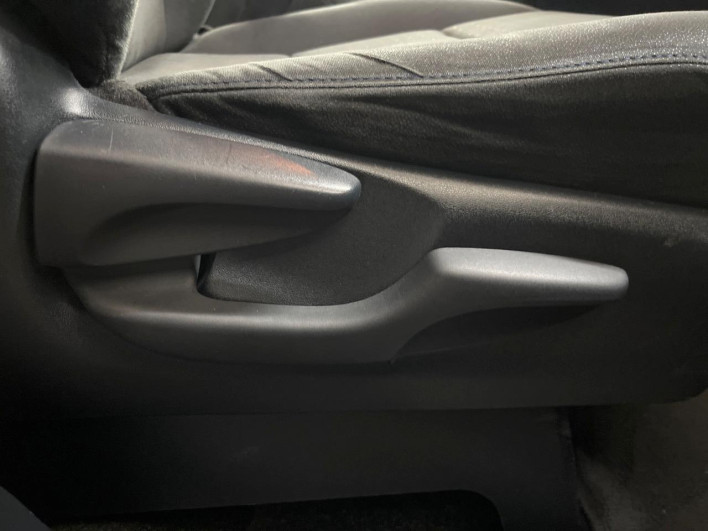 2015 Toyota Voxy DAA-ZWR80G (UW-69f022419412c)[22]