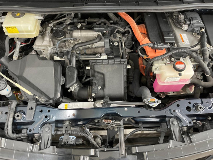 2015 Toyota Voxy DAA-ZWR80G (UW-69f022419412c)[28]